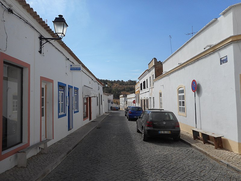 File:Rua Cândido dos Reis, Paderne, 2 October 2015.JPG