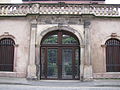 Hôtel de Chanlas - péristyle d'entrée avec balustrade - façades et toitures sur rue, hall d'entrée avec plafond, escalier en pierre, deux petits salons avec décor