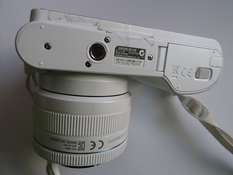 File:SAMSUNG NX (Next Experience) 1100 (Series) Cam 3.jpg