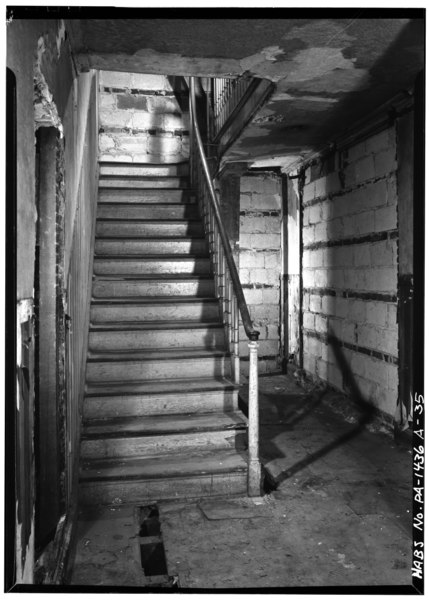 File:STAIRCASE, FIRST FLOOR HALL, WEST SIDE OF BUILDING, END OF HALL. See also PA-1436 A-5 and PA-1436 A-10 - Kid-Chandler House, 323 Walnut Street, Philadelphia, Philadelphia HABS PA,51-PHILA,591A-35.tif