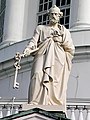 Statua Petri iuxta cathedralem sita.