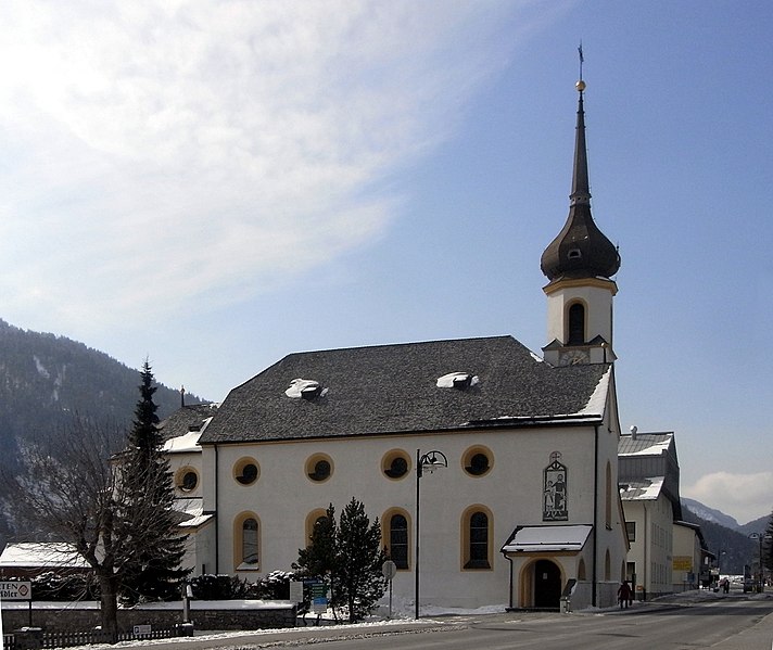 File:Scharnitz, Pfarrkirche Maria Hilf.jpeg