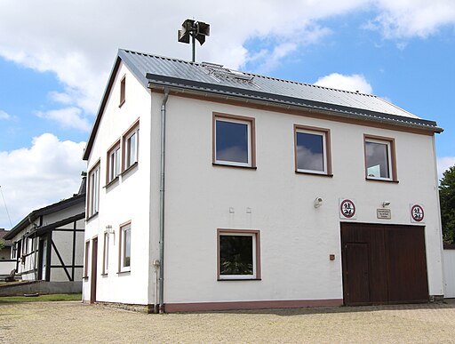 Scheid (Eifel); Gemeinde und Feuerwehrhaus a