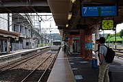 新白河駅7番線ホームから車止めを介して6番線ホームを見る、左隣にあるホームは5番線ホーム。