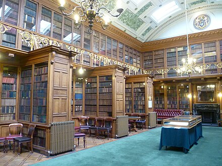 Библиотеки музыка 5. Эдинбургский университет библиотека. Эдинбургский университет внутри библиотека. Эдинбург Королевский колледж врачей. Эдинбургский университет внутри.