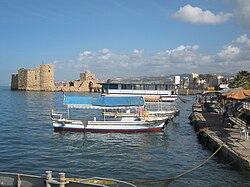 Il Castello del Mare, sul porto