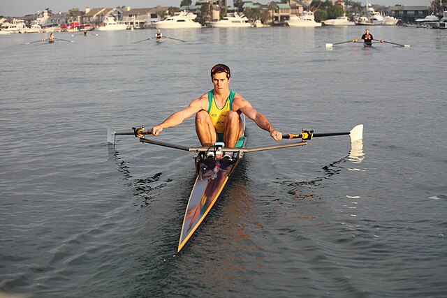 Sculler ready to catch with blades squared