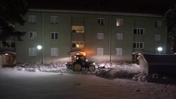 Fil:Snowplowing in Sweden.ogv