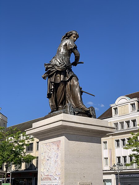 File:Statue Jeanne Hachette - Beauvais (FR60) - 2021-05-30 - 2.jpg