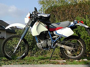 סוזוקי DR350S 1990.jpg