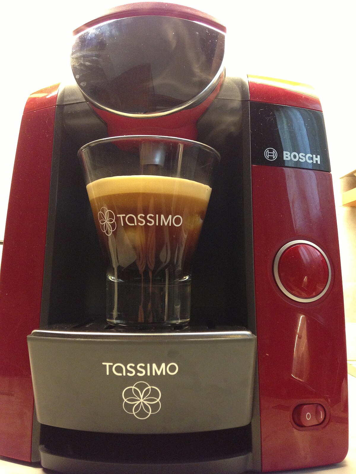 https://upload.wikimedia.org/wikipedia/commons/thumb/5/50/Tassimo_Joy_maschine.jpg/1200px-Tassimo_Joy_maschine.jpg