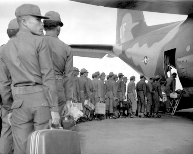Thai soldiers boarding a USAF aircraft, during the Vietnam War.