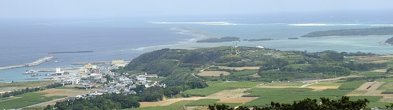 File:Tounnahajou-Kumejima, Okinawa（登武那覇城からみる奥武島、はての浜）DSCF6541.JPG