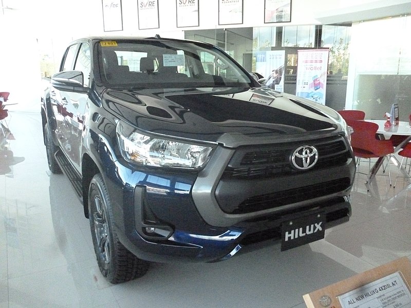 File:Toyota Hilux 4x2 G Dark Blue 2022 (1).jpg