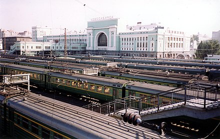 Пассажирский парк и вокзал станции.