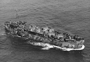 USS LST-978 Атлантически океан 1 април 1945 г.jpg