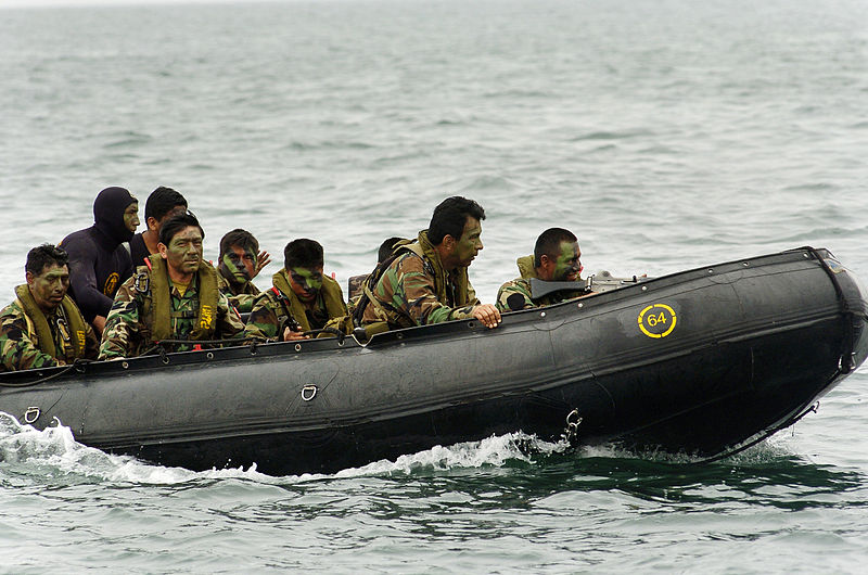 File:US Navy 040704-N-1464F-006 Peruvian Commandos approach the beach in a zodiac boat during the largest amphibious assault exercise in Latin America in support of UNITAS 45-04.jpg