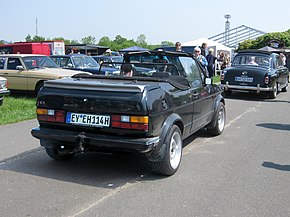 Ein Ostermann Cabrio auf Basis des VW Golf I, erhältlich als Komplettfahrzeug oder Bausatz ab dem Modelljahr 1991: ohne Überrollbügel (zu sehen ist nur der leichte Rahmen eines nachgerüsteten Windschotts) und ohne vollwertige Sitze hinten