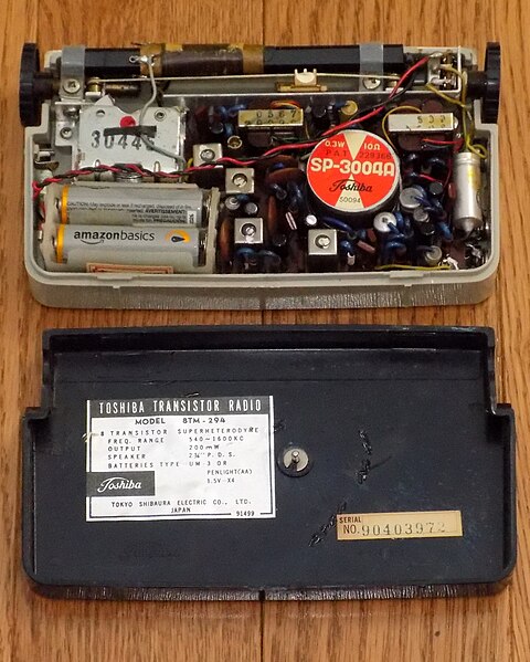 File:Vintage Toshiba Transistor Radio (Chassis View), Model 8TM-294 (The Checkerboard), AM Band, 8 Transistors, Tokyo Shibaura Electric Company, Made In Japan, Circa 1959 (48766076216).jpg