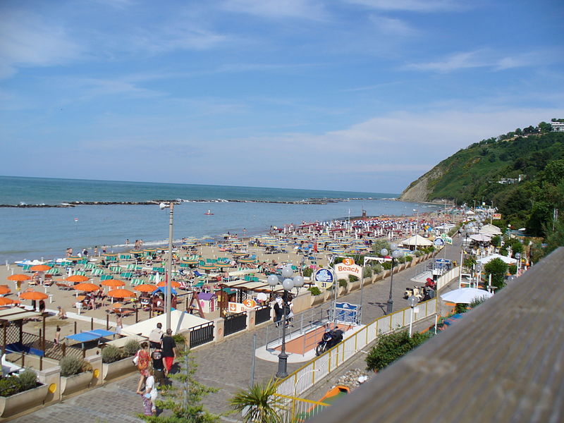 File:Visione spiaggia e monte Gabicce Mare.jpg