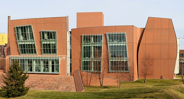 Vontz Center for Molecular Studies, designed by Frank Gehry, is part of the medical campus.