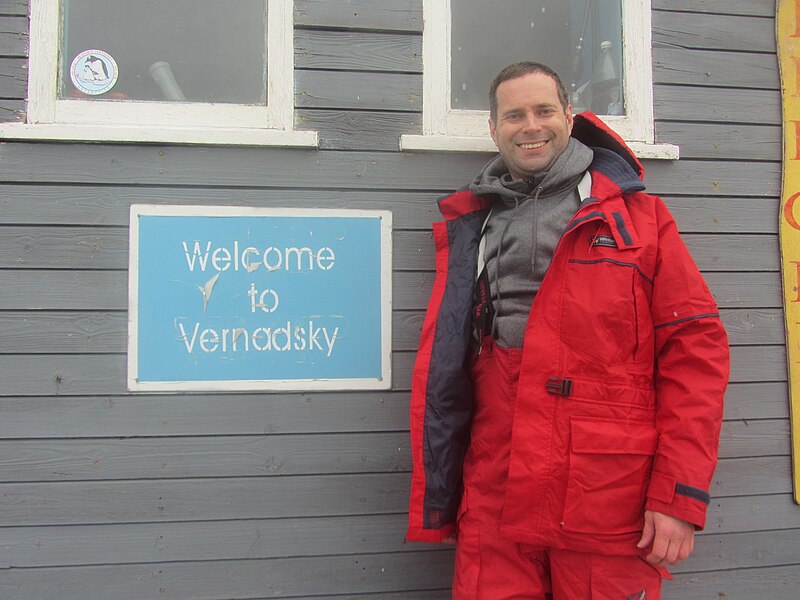 File:Welcome Sign at Vernadsky Station.JPG