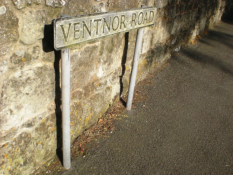 File:Whitwell Ventnor Road sign.JPG