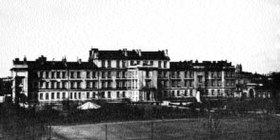 Varşova'daki 1923'ten kalma Yüksek Askeri Okul binası (ul. Koszykowej 79)