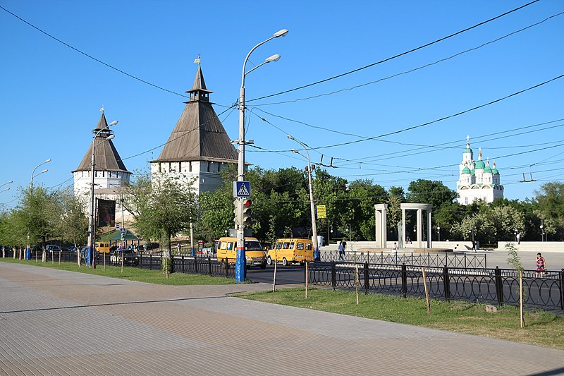 File:Вид на Кремль с площади Ленина.jpg