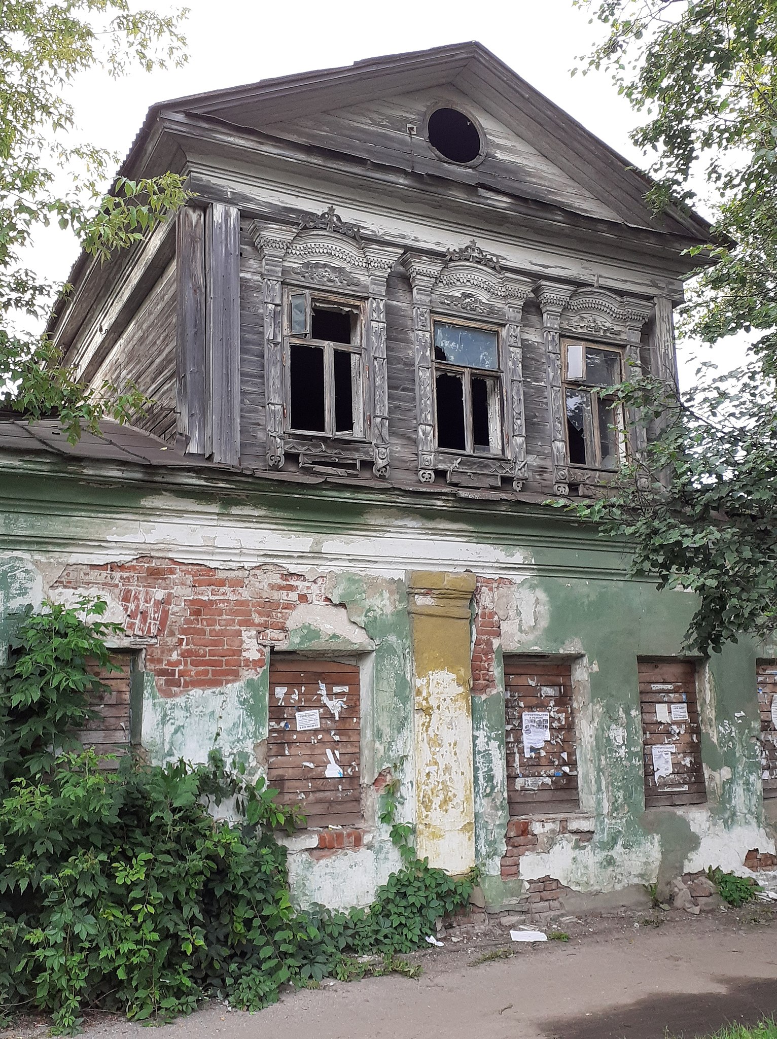 Файл:Жилой дом, городская усадьба к. 19 - н. 20 вв., улица Пролетарская,  57, Ростов, Ярославская область.jpg — Путеводитель Викигид Wikivoyage