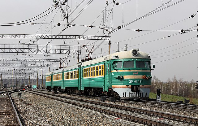 Is there any reason why the pantograph of a non-driving cab has raised in  an electric locomotive? - Quora