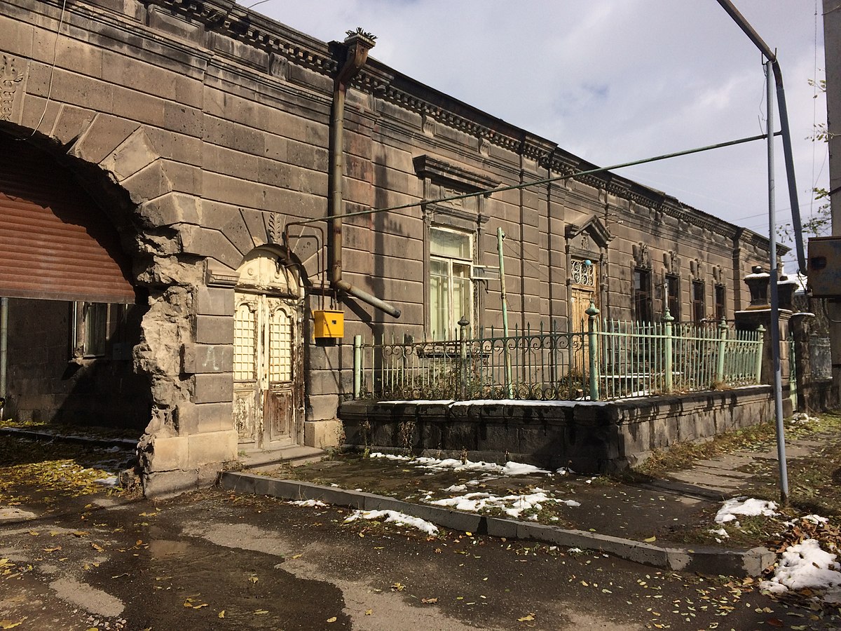 Погода в гюмри на 14. Гюмри двор. Оазис Гюмри. ВАРДБАХ Гюмри. Миллениум Гюмри.