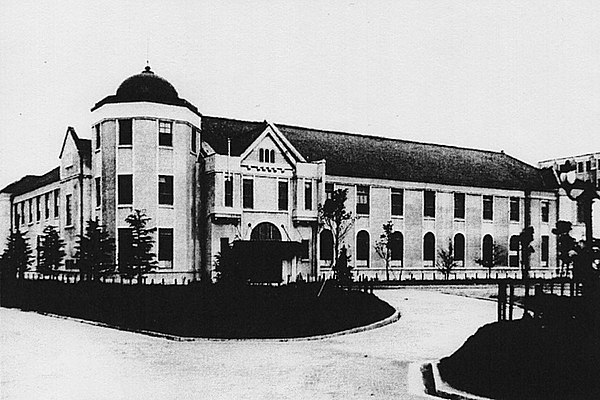 Finished in 1927, the first picture of Main Building