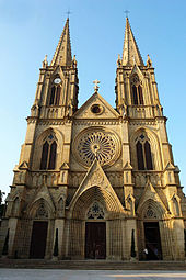 Sacred Heart Cathedral (Seksat Church) in Guangzhou. Shi Shi outlook 2.jpg