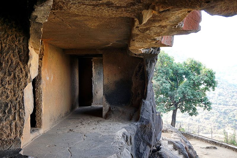 File:018 Caves showing broken Wall (32879389243).jpg