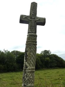 Calvaire le long de la route entre le bourg et Coat-Quéau.