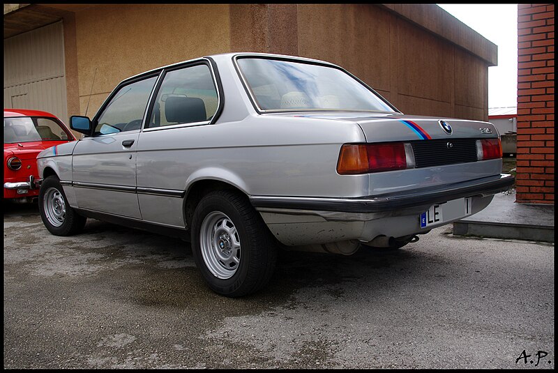 File:1982 BMW 315 (E21) (5064834273).jpg