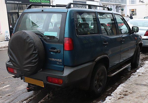 Rear view (pre-facelift)