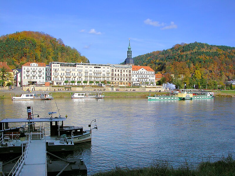 File:20081018350DR Bad-Schadau Hotels an der Elbpromenade.jpg