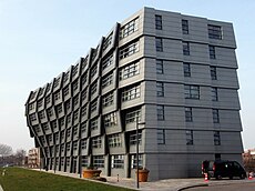 Gevel met een parametrisch patroon bij woningen in Almere.