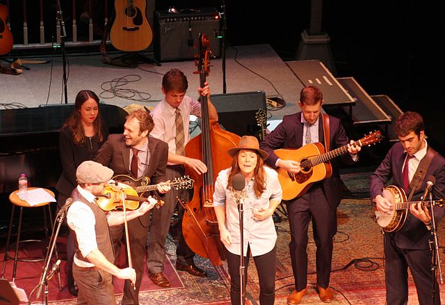 Chris Thile on mandolin (left of center), on APHC with guest vocalists Brandi Carlile (center), as well as Sarah Jarosz and Punch Brothers. Fitzgerald