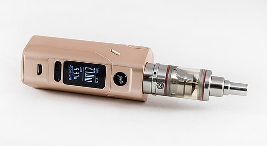 Electronic cigarette: power supply Wismec Reuleaux RX 2/3 and vaporizer SvoëMesto Kayfun V4