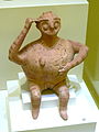 Tonrhyton in Form einer schwangeren Frau aus der Nachpalastzeit (1300–1200 v. Chr.), Archäologisches Museum in Herakleion.