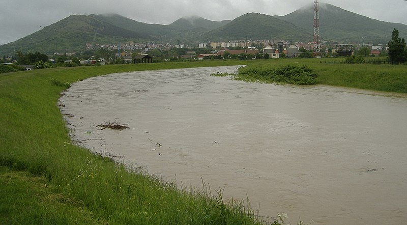 File:A Ronyva mesterséges medrében.jpg