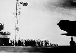 La tripulación del portaaviones Shōkaku lanzando el ataque.