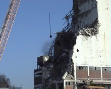 File: Demolition Raiffeisen Silo Uetersen 01.ogv