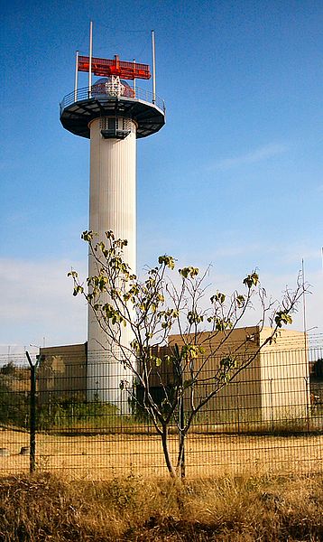 File:Aeroporto de Lisboa Torre do Radar.jpg