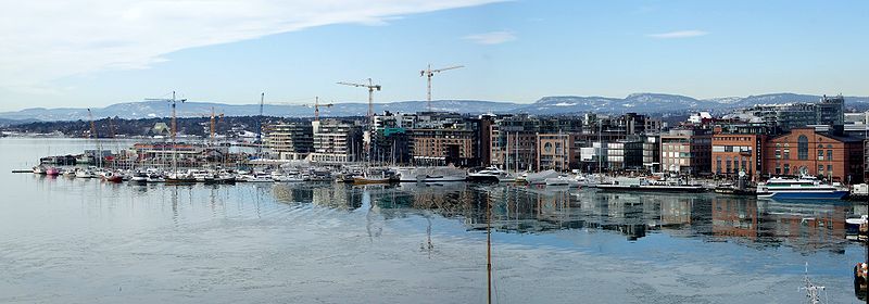 File:Aker brygge og Tjuvholmen pano1.jpg