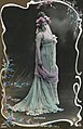 Plusieurs versions d'Amélie Diéterle dans le rôle de la reine Omphale sont éditées en carte postale.