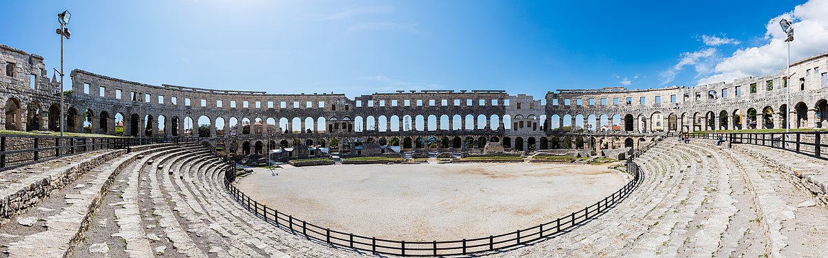 Inuti panorama av amfiteatern